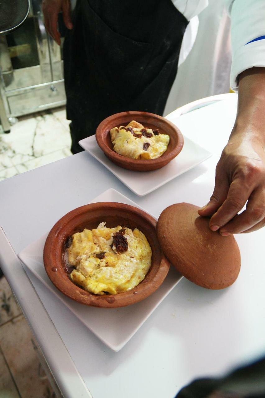 Riad Dar Merzouga Hammam&Jacuzzi Marrakesh Bagian luar foto