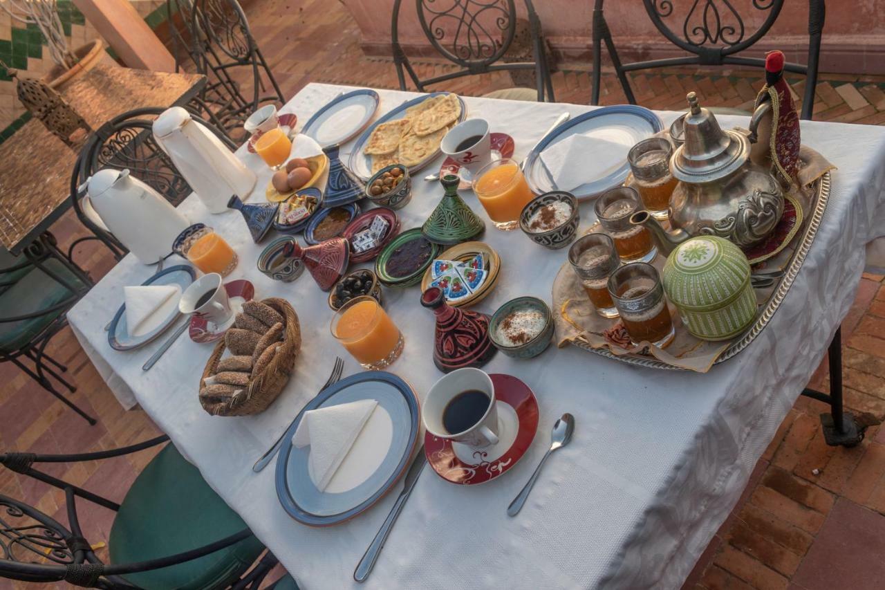 Riad Dar Merzouga Hammam&Jacuzzi Marrakesh Bagian luar foto