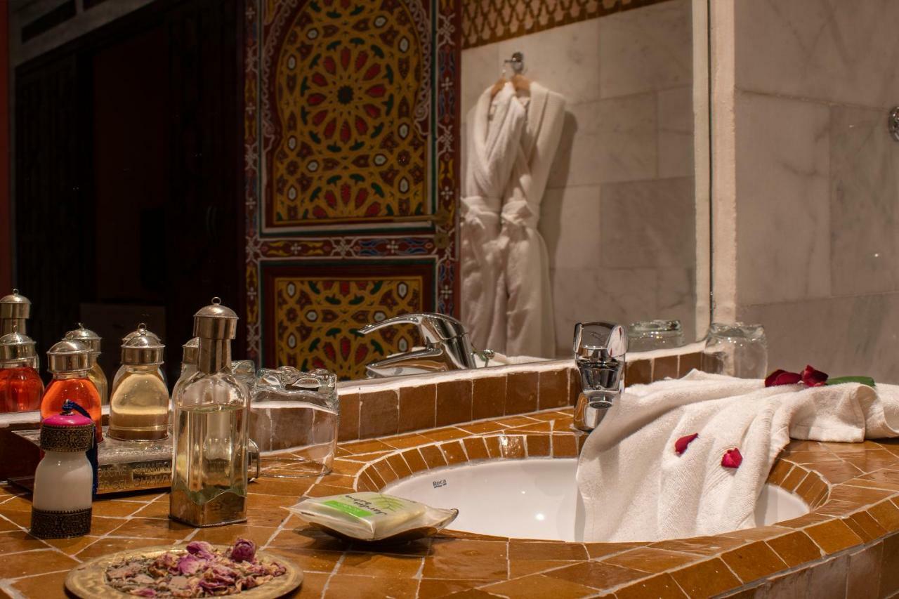 Riad Dar Merzouga Hammam&Jacuzzi Marrakesh Bagian luar foto