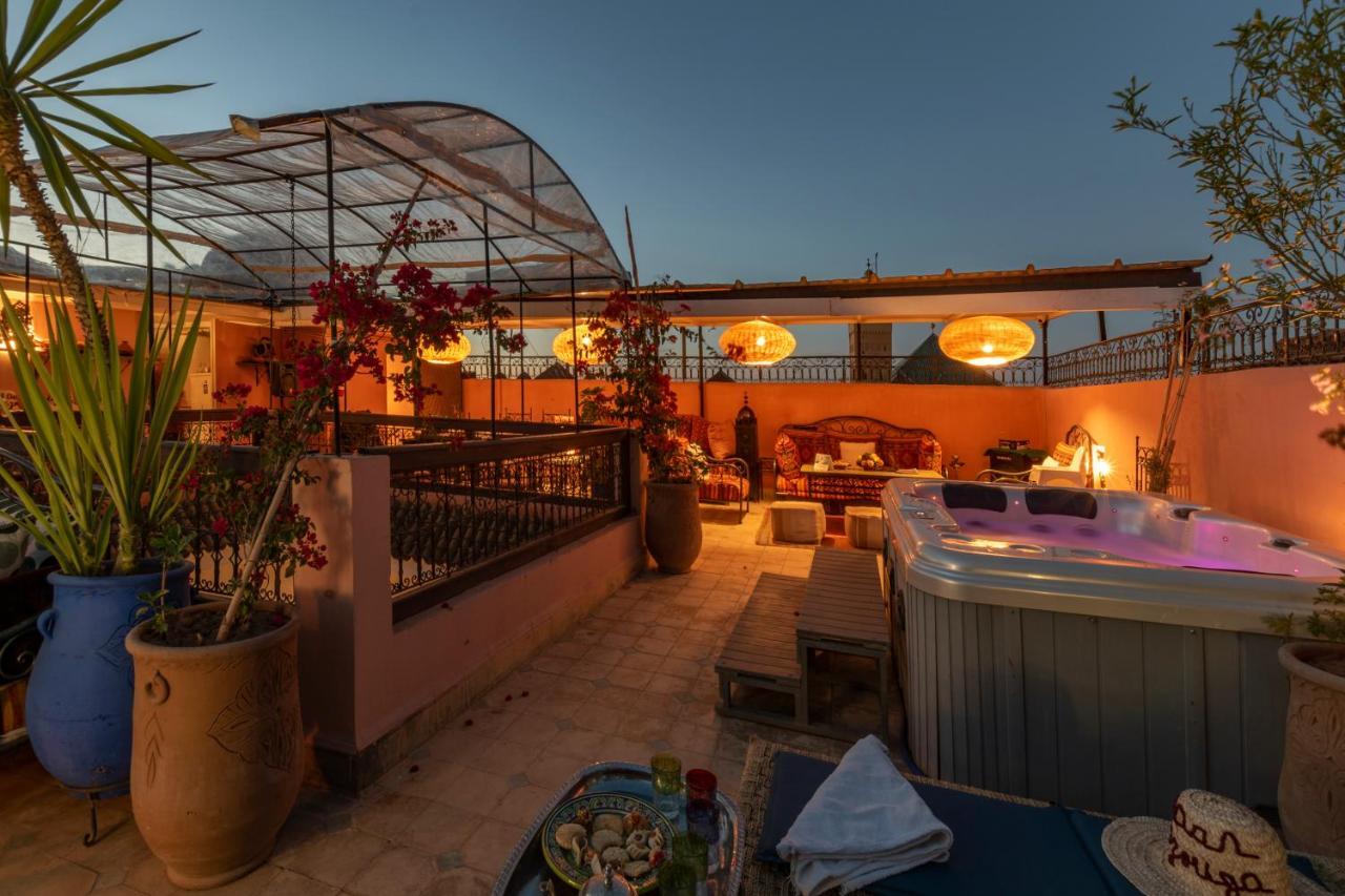 Riad Dar Merzouga Hammam&Jacuzzi Marrakesh Bagian luar foto