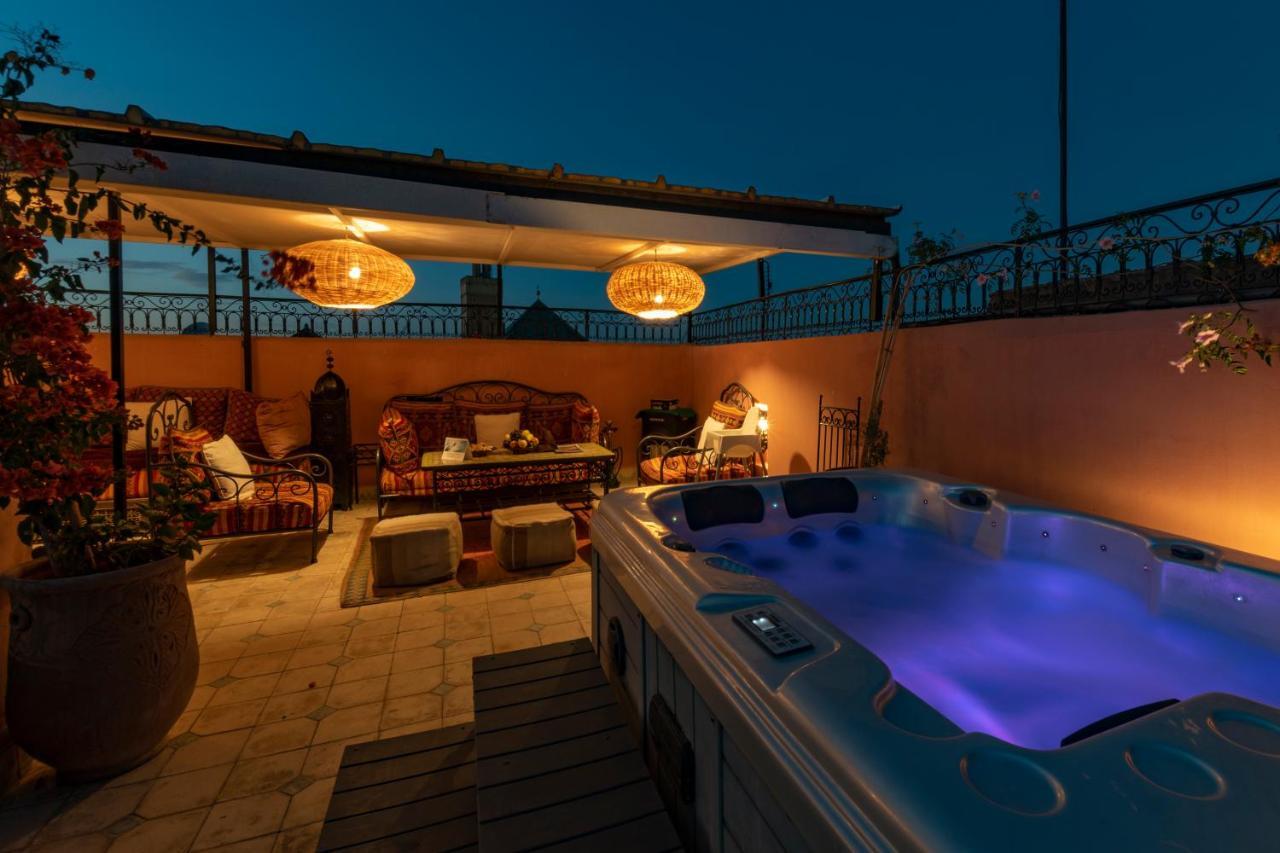 Riad Dar Merzouga Hammam&Jacuzzi Marrakesh Bagian luar foto